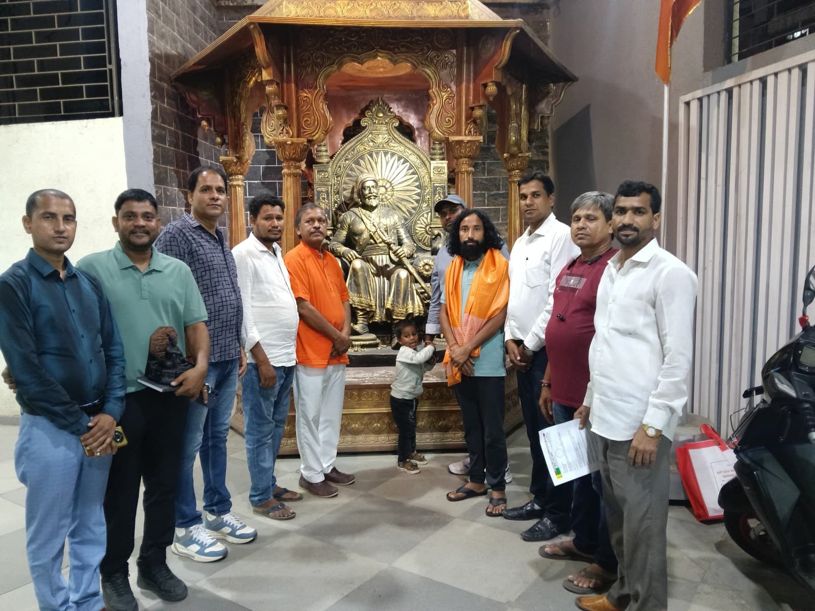 JPS Core Team Homage at Chhatrapati Shivaji Maharaj Throne